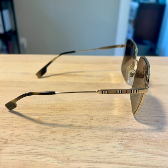 Burberry Rounded Square Sunglasses - Picture 4 of 4